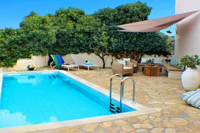 Image de Villa traditionnelle Querini à Alikampos, à 9 km de la plage de sable