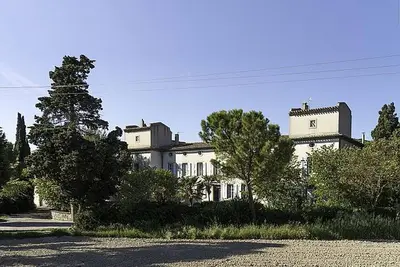 Image de Gite pour 6 personnes au Domaine de la Forçate avec piscine dans le parc.