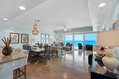 Image de Dunes de Crystal Beach 404, nouvelle inscription en bord de mer, condo 4bd, 10 couchages, piscine, fitness, bain à remous!