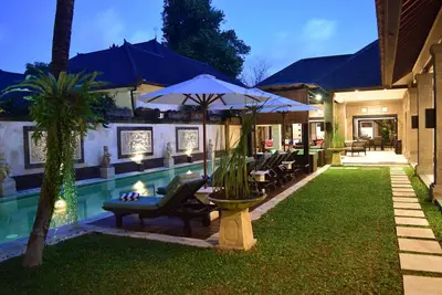Image de Lux 5 Br avec Driver, Heart of Seminyak