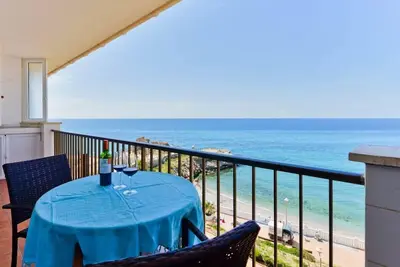 Image de Résumé d'Arce 2:<br>A 2 b