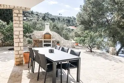 Image de Belle villa de 2 chambres au bord de l'eau sur l'île de Brac, Croatie avec Sup!