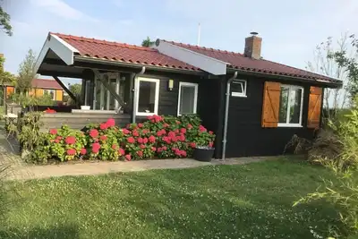 Image de Passez la nuit sur l'eau dans Tiny House / Trekkershut Comfort / Mini Bungalow
