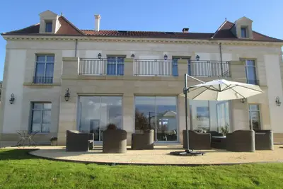 Image de Domaine avec tennis et piscine dans un parc de 6 hectares