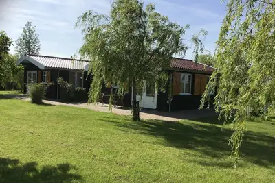 Image de Passez la nuit sur l'eau dans Tiny House / Trekkershut Comfort / Mini Bungalow