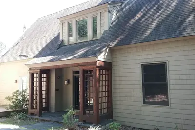 Image de Maison de vacances quatre saisons pratique pour tout.