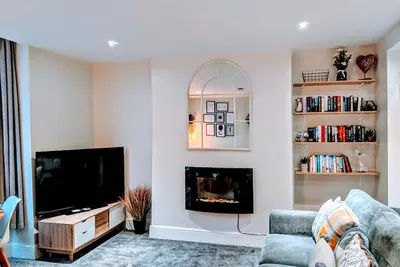 Image de Appartement en bois de santal - 2 chambres, entièrement viabilisé et proche de la mer