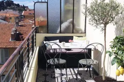 Image de Sunny balcony with a view of the hills of Nice. 1 bedroom, kitchen/living room