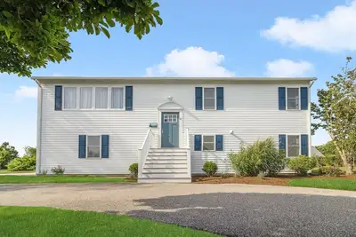 Image de 6 chambres, A / C, à pied de la plage, récemment mis à jour