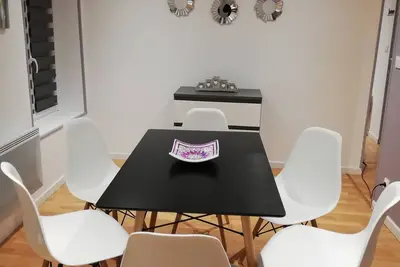 Image de bel appartement dans résidence ancienne et calme