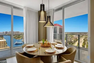 Image de 5 étoiles COMMODITÉS Luxe 3 Br - Vue Frontale intercostale