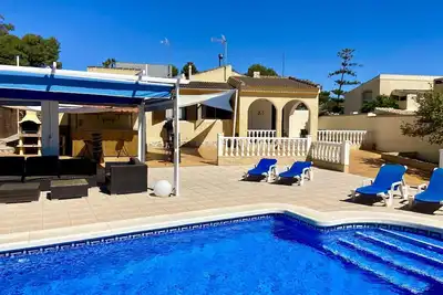 Image de Charme & tranquille 3 chambres, 2 salle de bains Espagnol Villa avec piscine privée