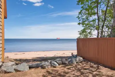 Image de Lake Superior Beach House, marchez 2 pâtés de maisons jusqu'à Canal Park!