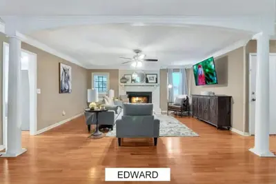 Image de East Cobb Convenience - Toute la maison - 10 personnes