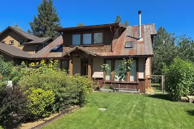 Image de Luxe Artful haut de gamme, cinéma maison à écran de 10 'dans cette incroyable maison personnalisée à Nw Bend!