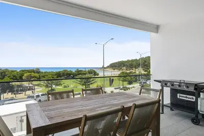 Image de Joy Apartment 1 - Appartement flambant neuf en bord de mer, vue, linge, wifi et plus