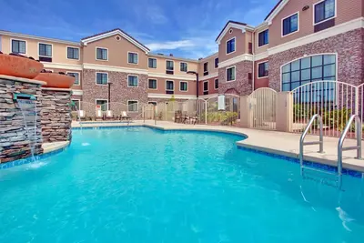 Image de Petit déjeuner gratuit + Wi-Fi gratuit + piscine extérieure | Près de l'aéroport de Tucson