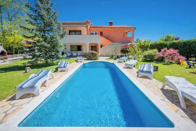 Image de Villa avec climatisation et piscine