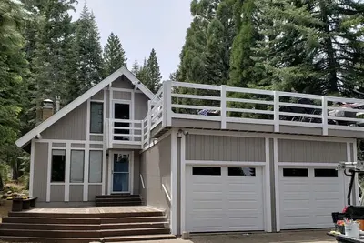 Image de Cozy Hilltop Cabin dans le lac Almanor