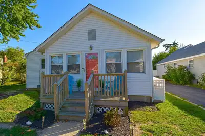 Image de BayDreamer ~ Un endroit parfait pour rêver! Piscine ~ Animaux acceptés ~ 1. 5 Blks de Bay