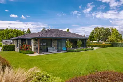 Image de Hilltop Blue Views - Maison de vacances Wanaka