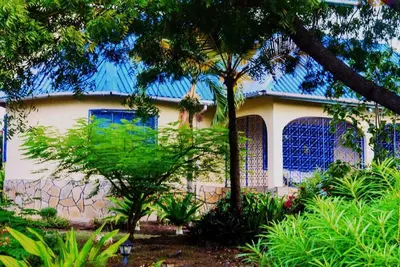 Image de Spacieuse maison de jardin Diani