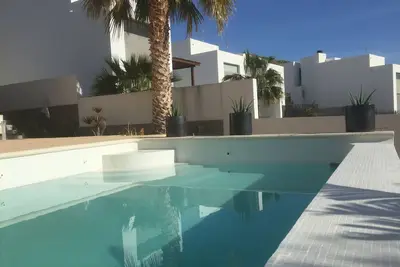 Image de villa de standing avec piscine privative. Las Negras.