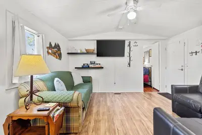 Image de Près de Caverns, Université du Sud, Près de nombreux sentiers de randonnée et pistes cyclables