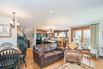 Image de Étapes pour soulever 7, vues magnifiques, terrasse privée juste à côté du sentier de la rivière