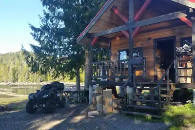 Image de Drifterscove a 2 cabines à louer juste en bas de la chaîne de Bella Bella.