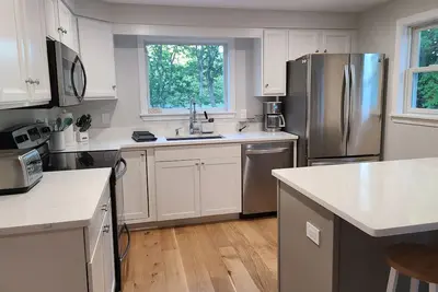 Image de Nouveau! Maison Martha's Vineyard à un emplacement idéal!