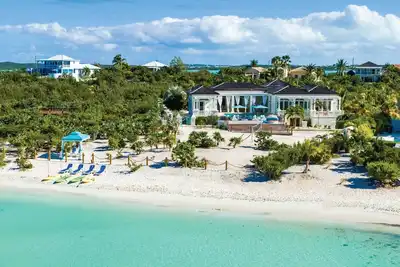 Image de Oceanfront Luxury, Infinity Pool, Volleyball, Orchard Beach Front Villa!