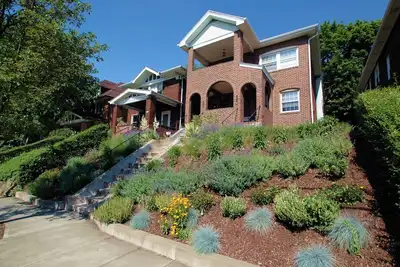 Image de Réfléchi, meublé, pratique à Squirrel Hill