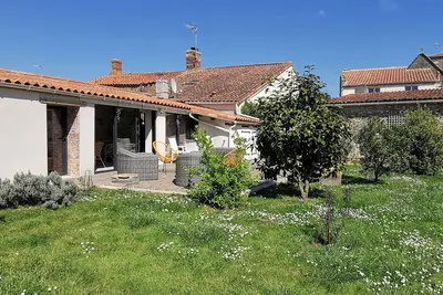 Image de Maison en pierres avec jardin, 7 km des plages, 6 pers, 3 chambres - Le Bernard