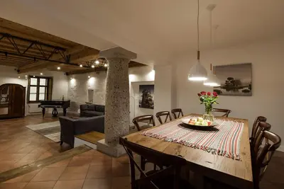 Image de River & Castle View appartement Rose / 2-Br, 1. 5-salle de bain, grand salon et salle à manger