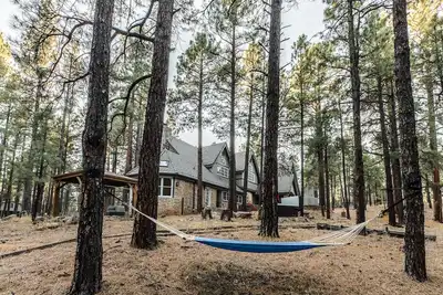 Image de Hummingbird Hollow, a Harry Potter themed mountain retreat 10 mins from Snowbowl