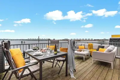 Image de Santiano Lounge-Og: cheminée, terrasse, bain bien-être avec sauna infrarouge et bain à remous, vue sur la mer