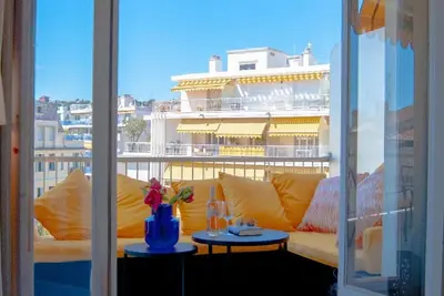 Image de Perfect location in Carre d’Or, with terraces in two directions.