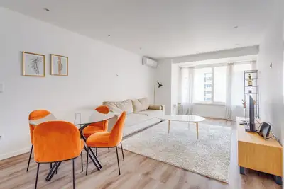 Image de Appartement jaune salé, Wifi, Ac! Nouveau!