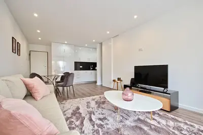 Image de Appartement Savory Pink, Wifi, Ac, Ascenseur, Parking! Nouveau!