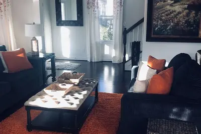 Image de Petit DÉJEUNER Inclus ~ 159 $ Maison entière ~ Naomi’s Baltimore / Parkville Guest House