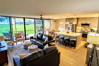 Image de Front de mer, 3 chambres, vue sur l'océan, condo au rez-de-chaussée à Kihei, Hi. Marchez pour manger!