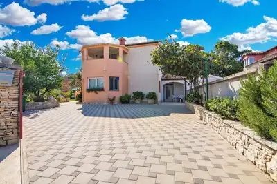 Image de Apartment 1985/27393 (Istria - Pula), 1000m from the beach