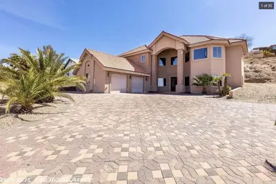 Image de Des tonnes d'espace luxueux à proximité du centre-ville