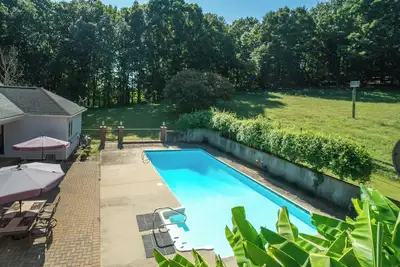 Image de Southwind - Beautiful Country Estate with Private Pond and Pool