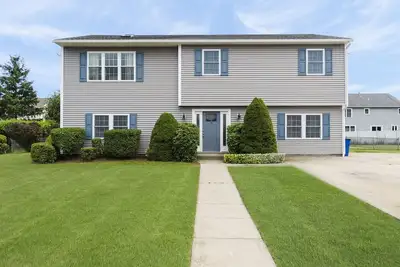 Image de Maison de 6 chambres récemment rénovée, pour 14 personnes, à pied de la plage, centrale A / C