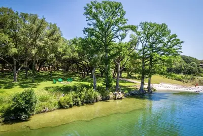Image de Deep Water sur la rivière Blanco- Wimberley près de la ville, 5 chambres, 6 salles de bain!