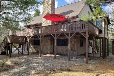 Image de Pavillon cathédrale de 6 chambres, Hottub, 2 cuisines, 3 salons.