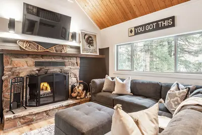 Image de Chambre Cosy 2 Chambres Avec Loft, Promenade À Ski, Bain À Chaud, CHEMINÉE