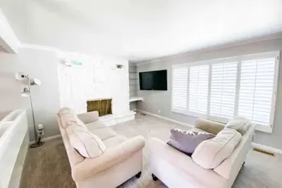 Image de Appartement privé avec entrée privée et cinéma maison